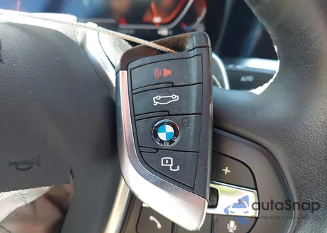 2021 BMW 330I z USA, uszkodzony, nr VIN 3MW5R1J04M8B70452